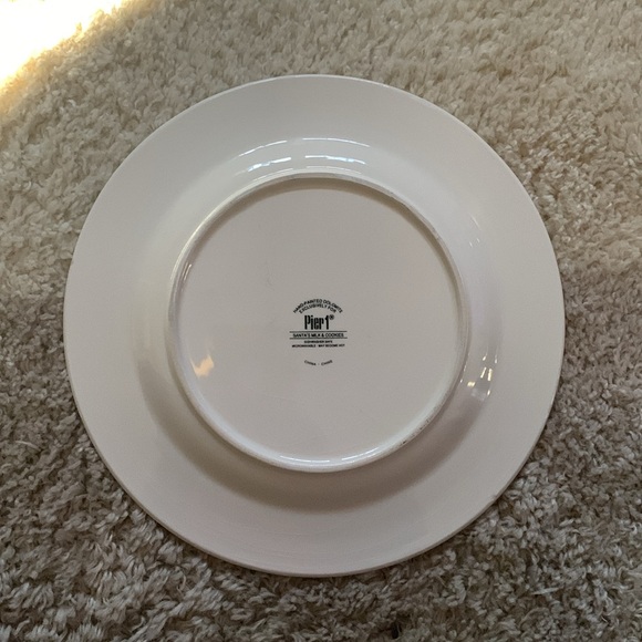 HAPPY HOLIDAYS Santa plate! PIER 1 - Picture 2 of 3